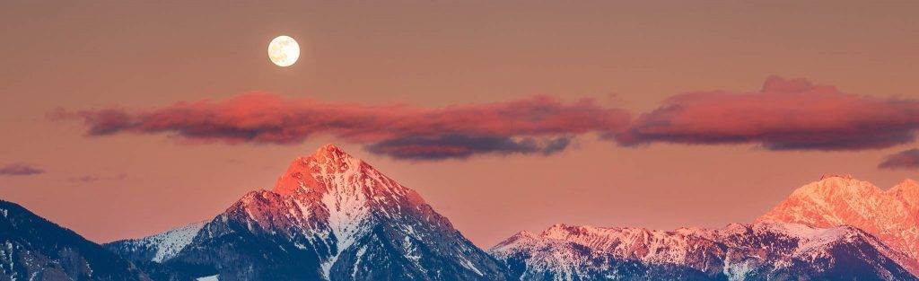 When is the best time to photograph the Moon?